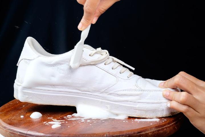 cuci sepatu malang - basic clean